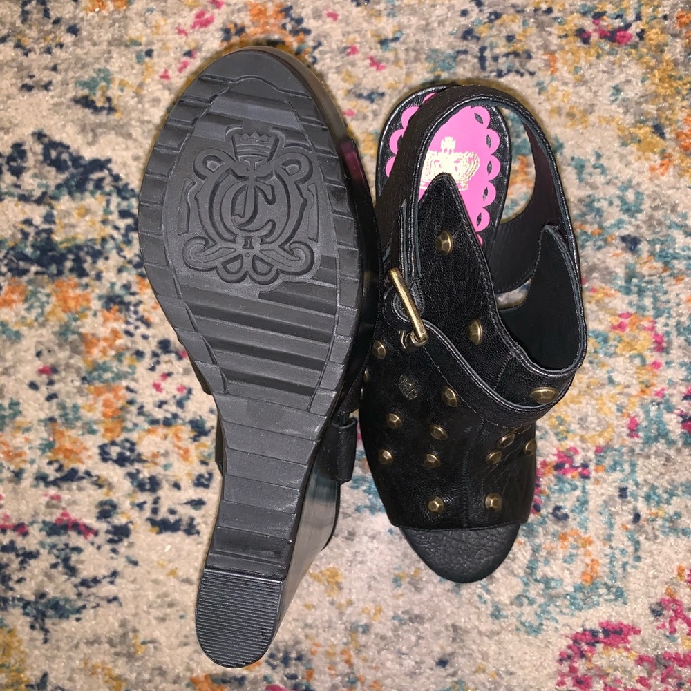 NIB Juicy Couture Black Leather Studded Wedge 6 - Picture 7 of 7